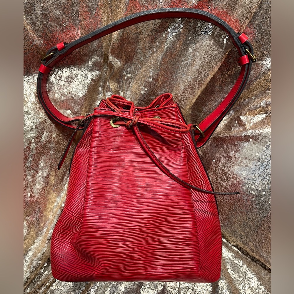 Louis Vuitton VEUC  NOE Petit EPI Red Shoulder Bag COA